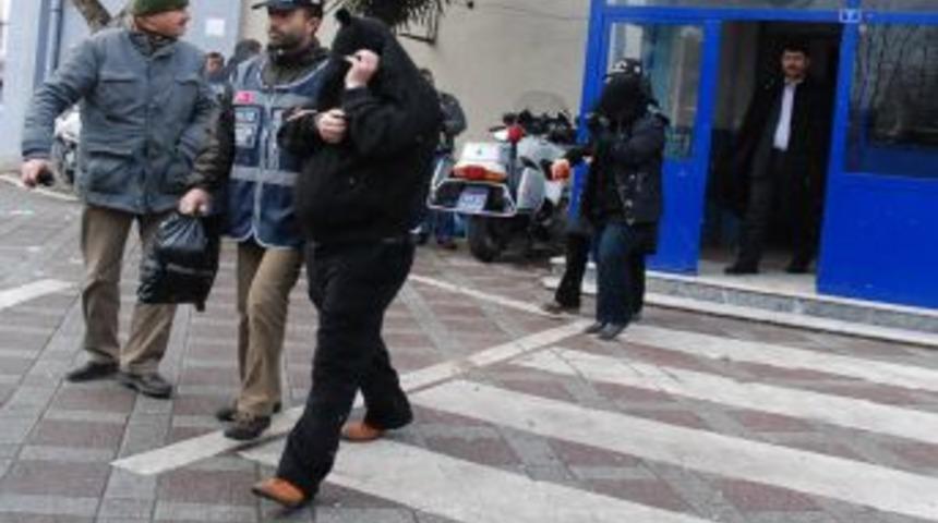 Paravan şirketle kredi &ccedil;eken dolandırıcılar g&ouml;zaltına alındı