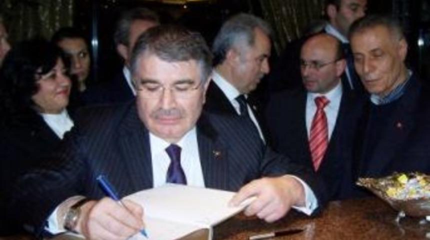 Bakan ŞAHİN, anı defterini yazdı