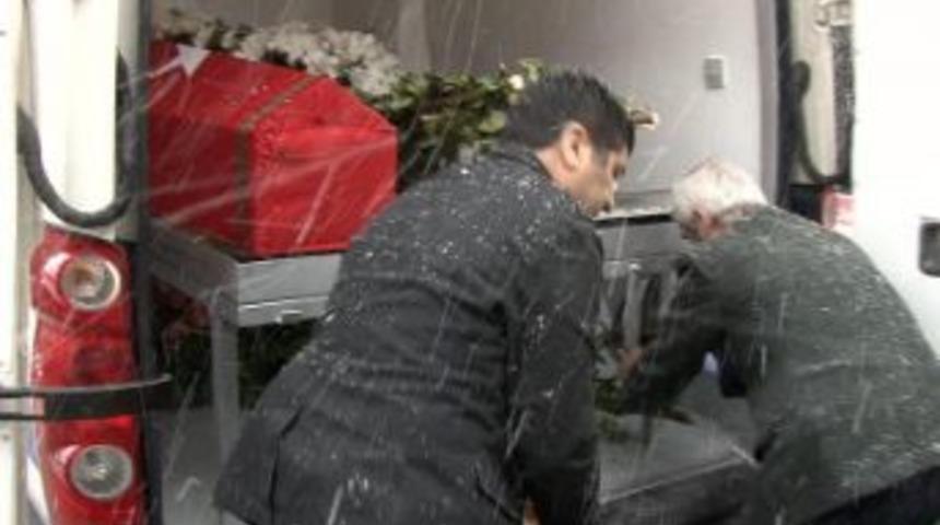 Yağışlı havada kaza yapan polis memuru, şehit oldu