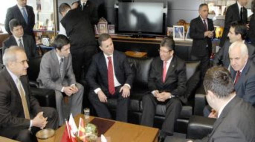 Makedonya Başbakanı, T&uuml;rk işadamlarını &uuml;lkesine yatırım i&ccedil;in davet etti