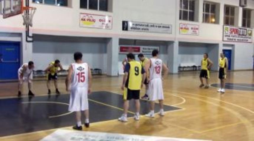 M&uuml;esseseler arası basketbol turnuvasında heyecan s&uuml;r&uuml;yor