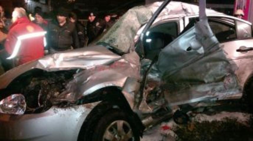 İETT otob&uuml;s&uuml; otomobile &ccedil;arptı: 1 &ouml;l&uuml;