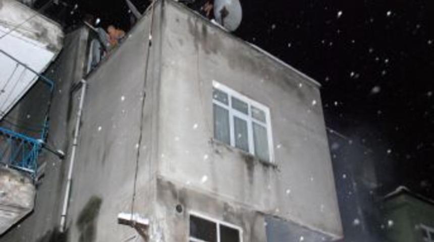 Eşyalarının yanmasına değil anılarının kaybolmasına &uuml;z&uuml;ld&uuml;