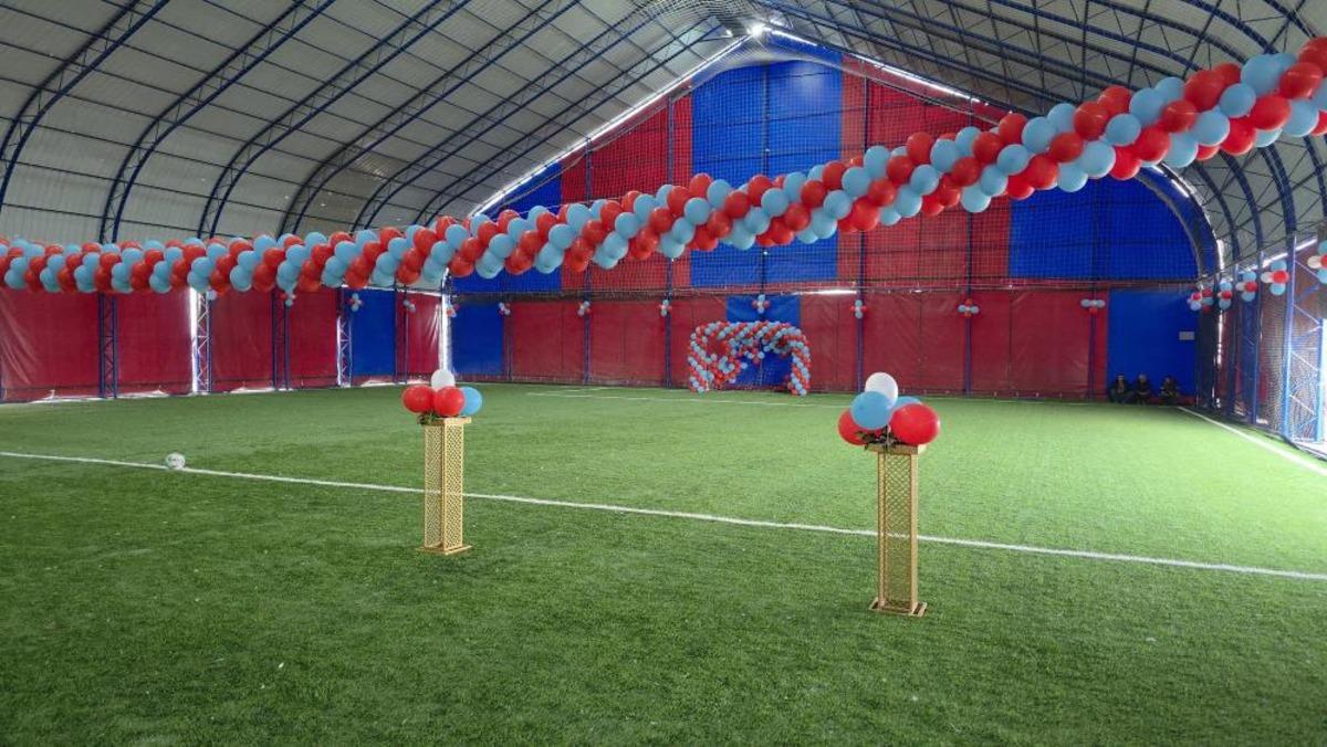 Trabzonspor sevdalısı köye bordo-mavi renklerle halı saha yapıldı 1