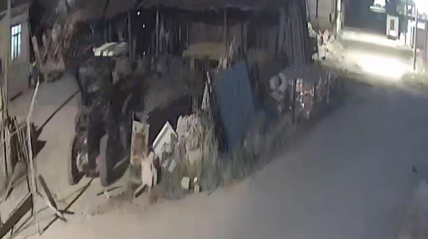 Otomobil ve traktör hırsızı önce kameraya, sonra polise yakalandı