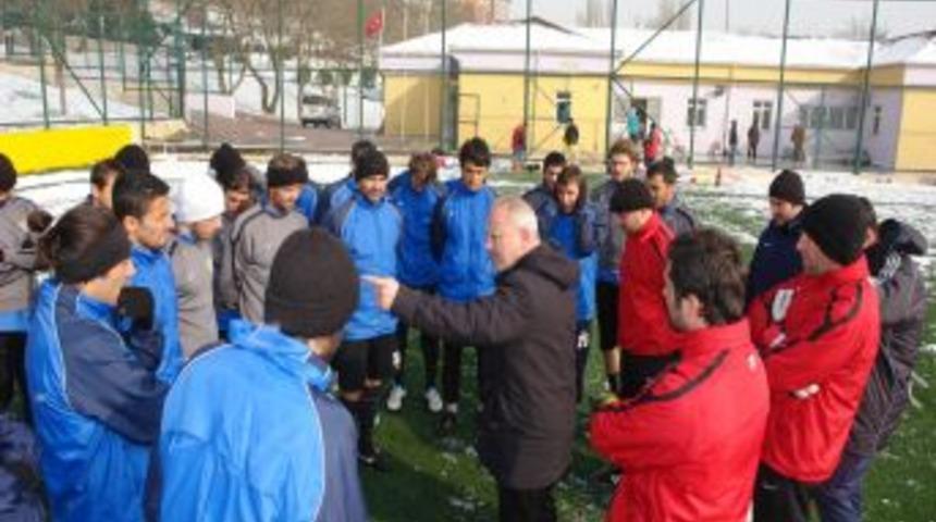 Ey&uuml;pspor Teknik Direkt&ouml;r&uuml; &Ccedil;elik: Sarıyer ma&ccedil;ı sezonun en zor karşılaşması