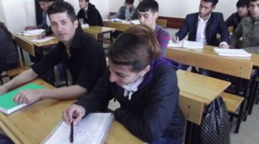 Depremzedeler &uuml;niversiteye hazırlanıyor