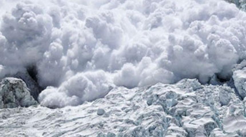 Bitlis-Diyarbakır karayoluna çığ düştü