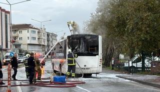 Çanakkale’de özel halk otobüsü alev alev yandı