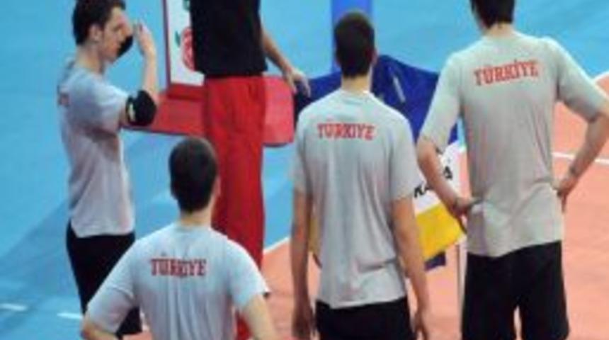 Antren&ouml;r Veljko Basic: Gen&ccedil; erkekler gelişiyor