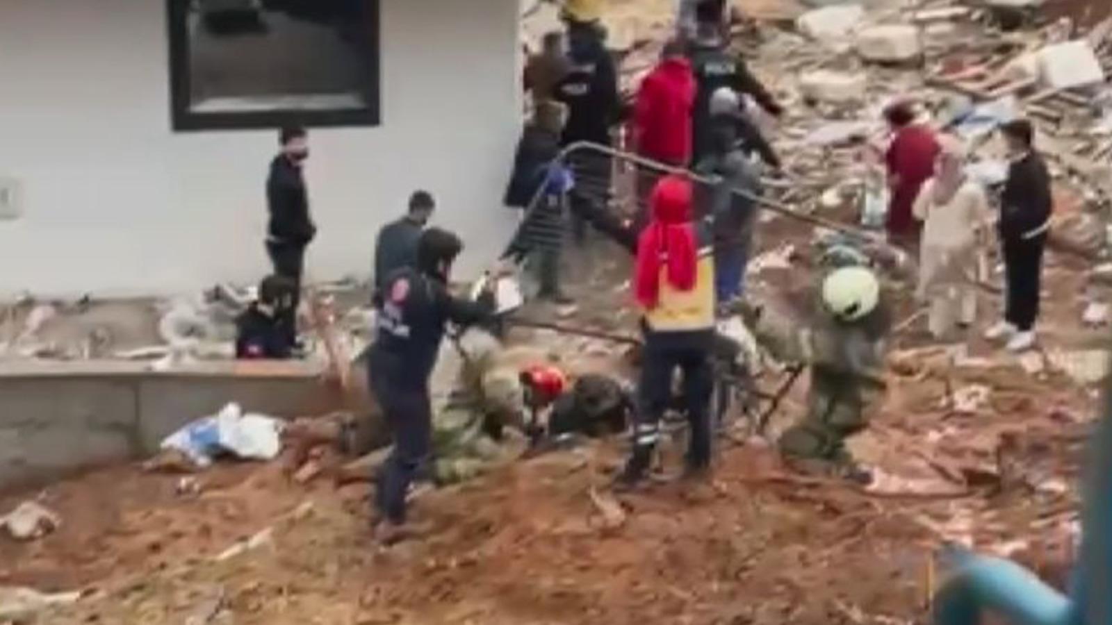 Yer: Sultanbeyli! Anne ve oğlu çamura saplandı: Ekipler seferber oldu