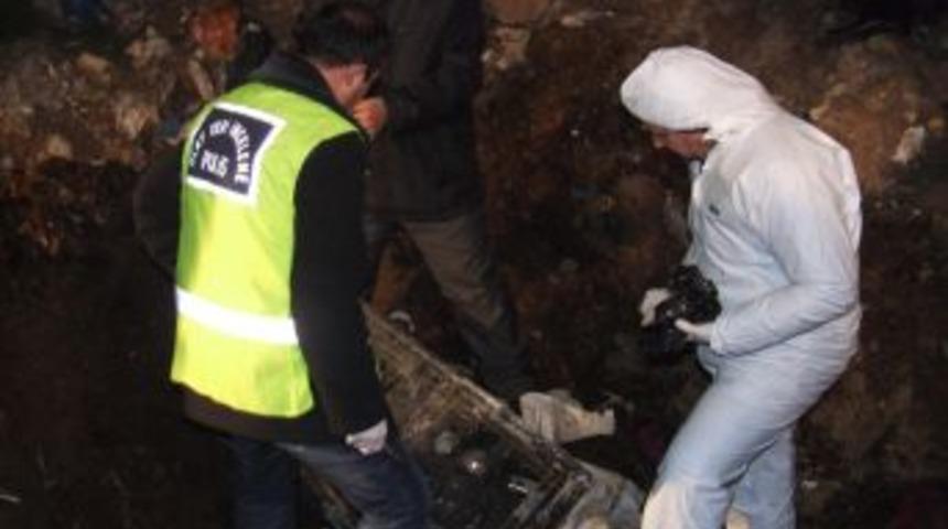 Define arar gibi hırsızların g&ouml;md&uuml;ğ&uuml; kasayı aradılar