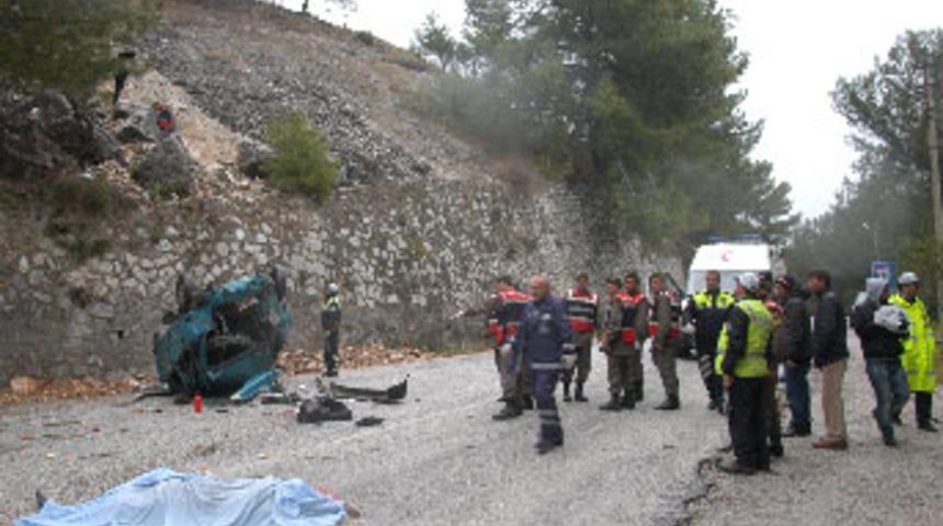Muğla'da feci kaza; 3 &ouml;l&uuml;, 1 yaralı