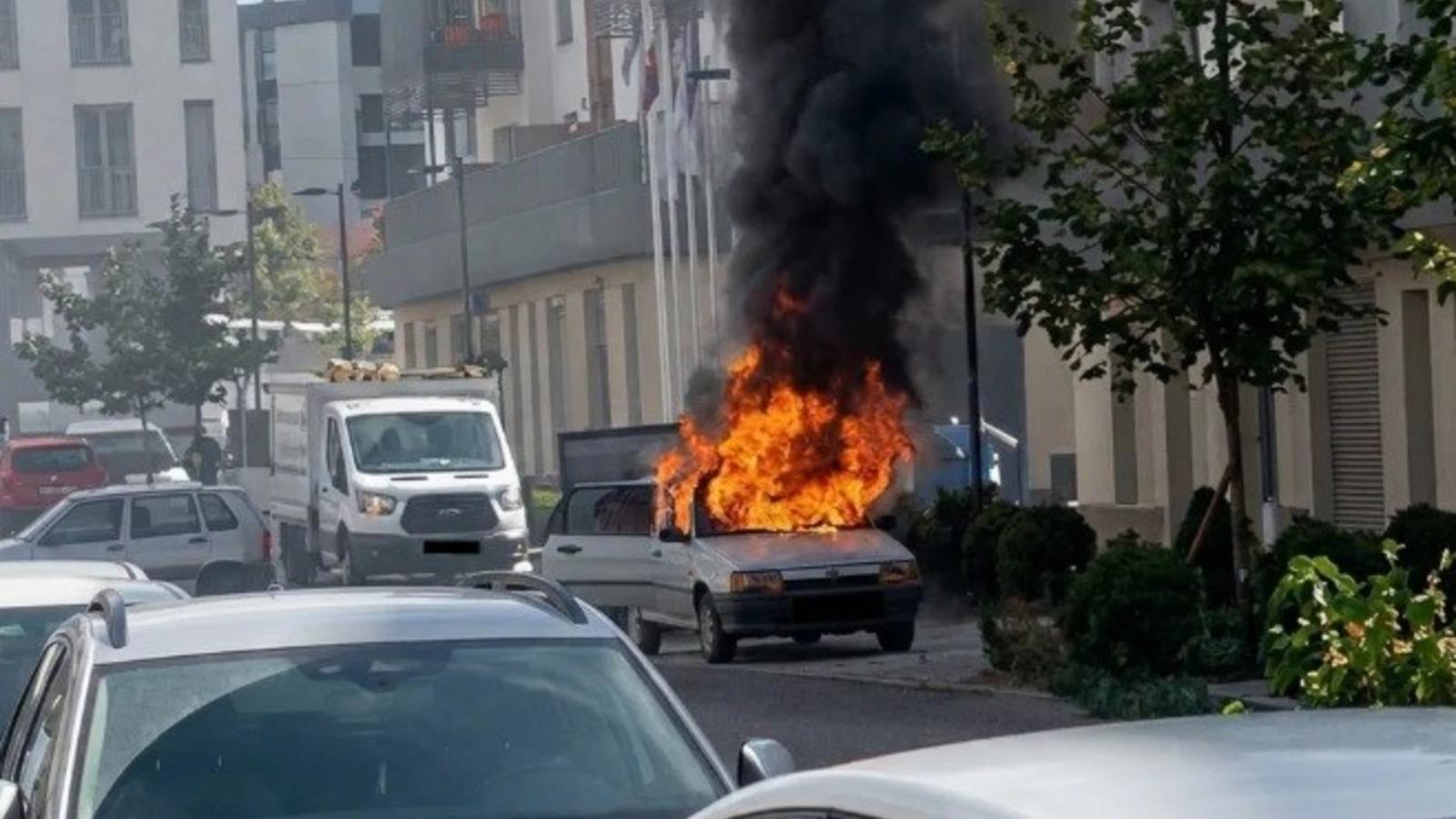 Kahramanmaraş'ta hareketli dakikalar: Seyir halindeki otomobil alev alev yandı