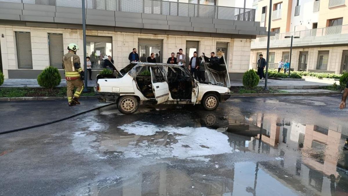 Kahramanmaraş ta hareketli dakikalar: Seyir halindeki otomobil alev alev yandı 2