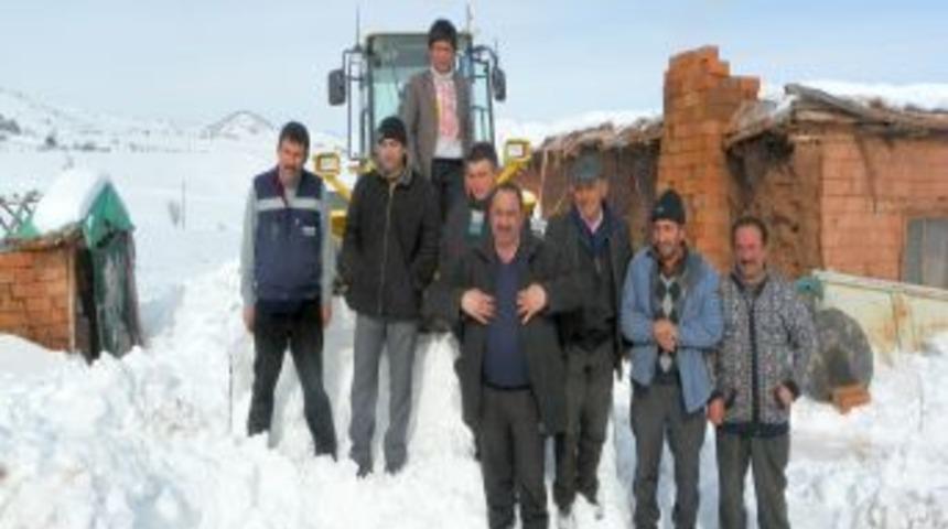 A&ccedil; kalan koyunların imdadına &ouml;zel idare yetişti