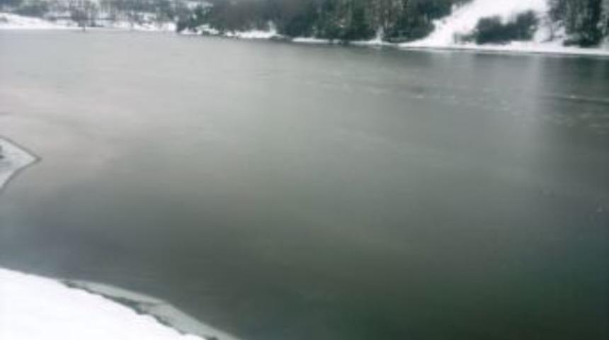 Elmalı Barajı buz tuttu