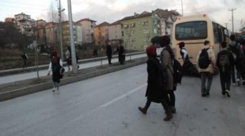 &Ouml;ğrencilerin yol g&uuml;venliği &uuml;st ge&ccedil;itlerle sağlanacak