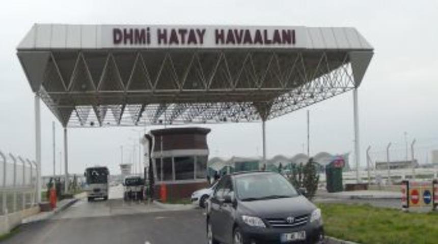 Hatay Valiliği gazetecilerin havaalanına girişini yasakladı