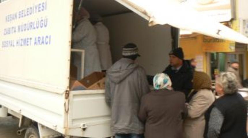 Keşan Belediyesi Mevlit Kandili nedeniyle lokma dağıttı