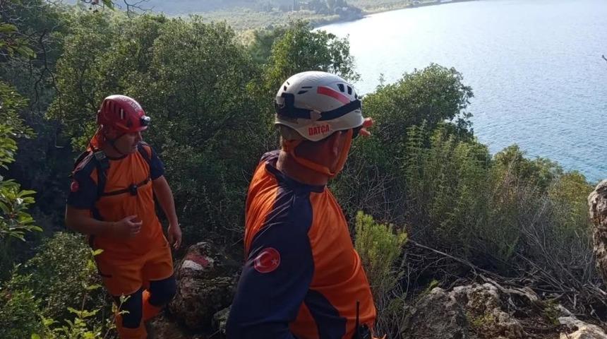 Datça’da koyda mahsur kalan kişi MAG-AME ekiplerinin yardımıyla kurtarıldı