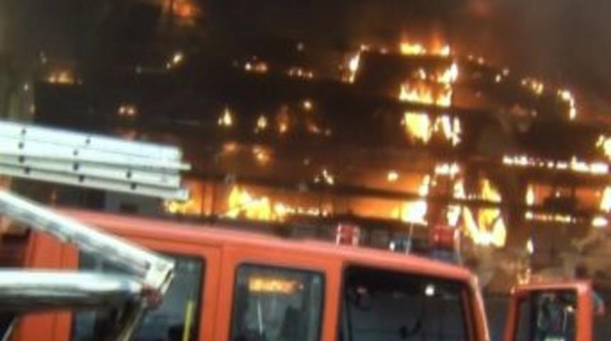 Tersanedeki patlama amat&ouml;r kamerada