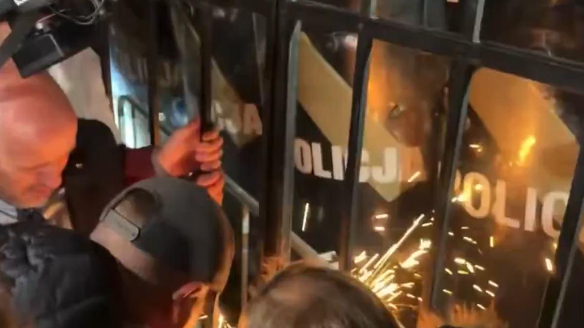 Polonya da hareketli saatler: Anayasa Mahkemesi Başkanı ve yardımcısı görevden alındı! Cumhurbaşkanı yurt dışı ziyaretini yarıda kesti 3