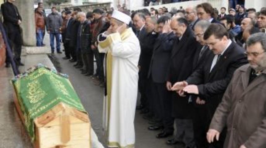 İ&ccedil;işleri Bakanı Şahin, AK Partili Mualla Aleşg&uuml;r&rsquo;&uuml;n cenazesine katıldı