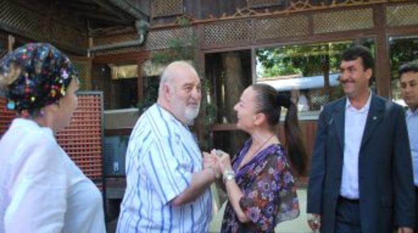 Tiyatro sanat&ccedil;ısı Baykal Kent hayatını kaybetti