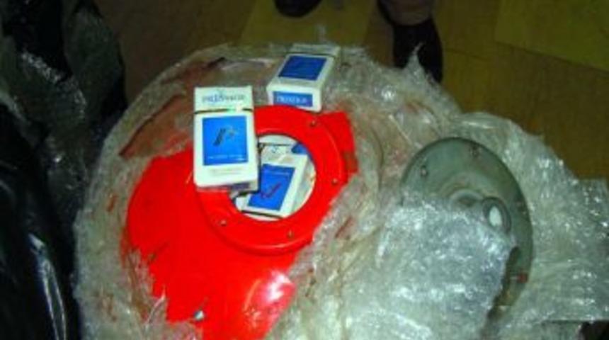 Ka&ccedil;ak&ccedil;ılar, sigaraları yakalatmamak su basın&ccedil; tankına gizlemiş