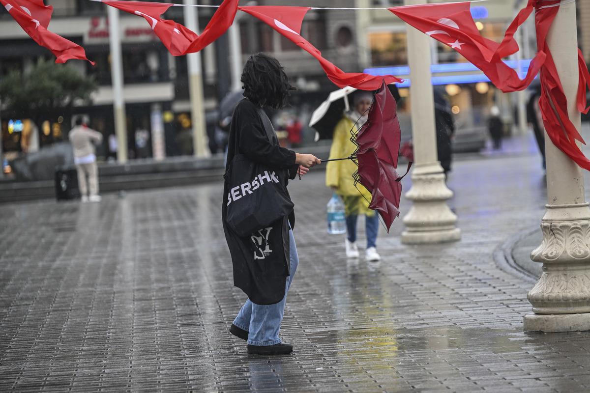 7 bölgede kuvvetli yağış alarmı! Meteoroloji saat vererek uyardı 1