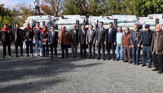Erzincan'da 28 &uuml;reticiye 15,5 ton sera &ouml;rt&uuml;s&uuml; desteği sağlandı