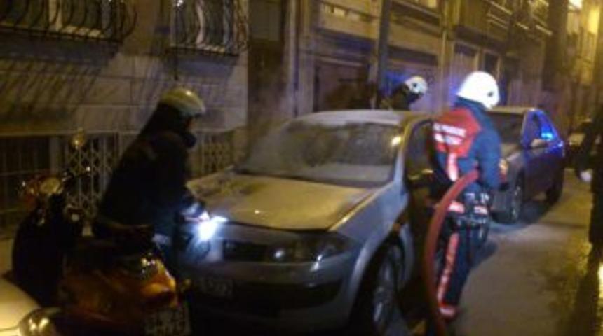 D&ouml;rt otomobili kundaklayan iki kişi kıskıvrak yakalandı