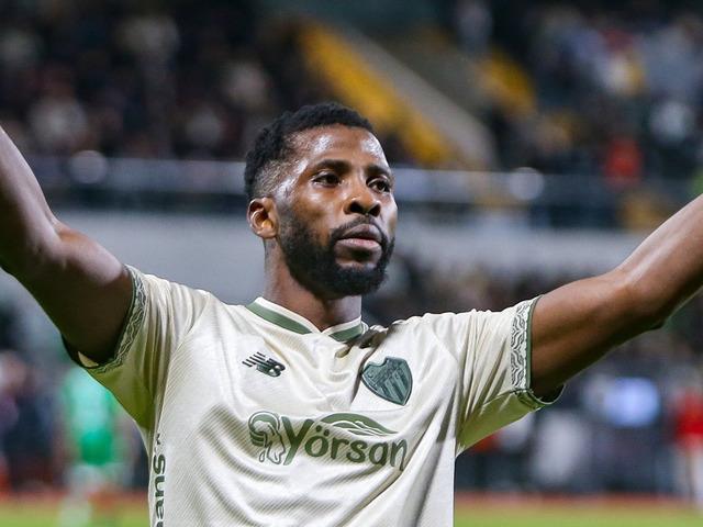 Fenerbah&ccedil;e'den Kelechi Iheanacho hamlesi! Bursaspor'dan resmi a&ccedil;ıklama geldi