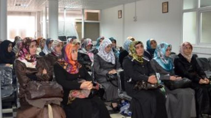 Kur&rsquo;an kursu &ouml;ğreticilerine seminer verildi