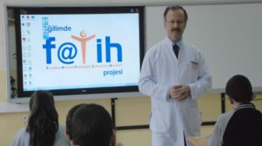 &Ouml;ğrenciler: Tablet bilgisayarla ağır kitapları taşımaktan kurtulduk