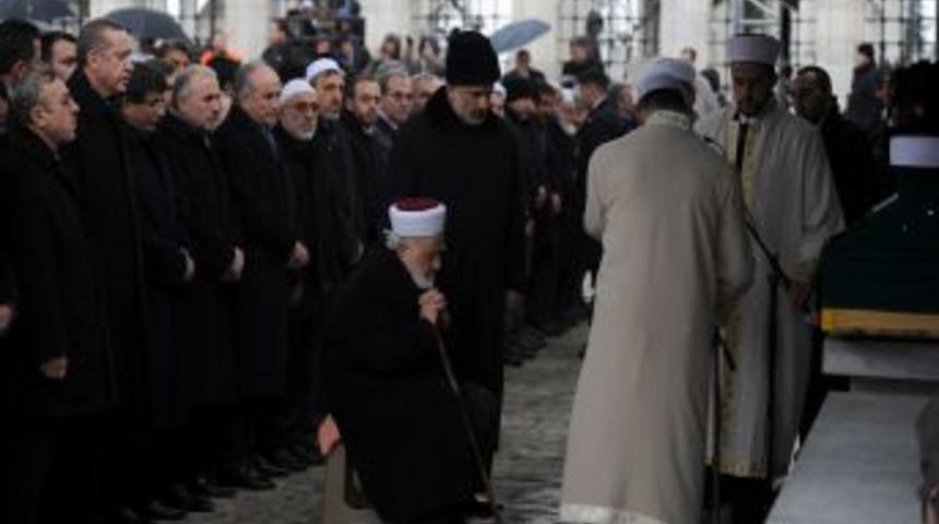 Başbakan Erdoğan İbrahim Subaşı hocayı son yolculuğuna uğurladı