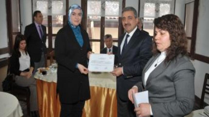 Altındağ'da İngilizce &ouml;ğrenen kadınlar sertifikalarını aldı