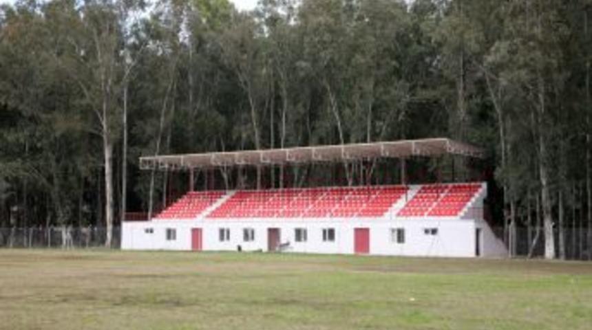 Adana'da semt sahaları trib&uuml;nl&uuml; hale getiriliyor