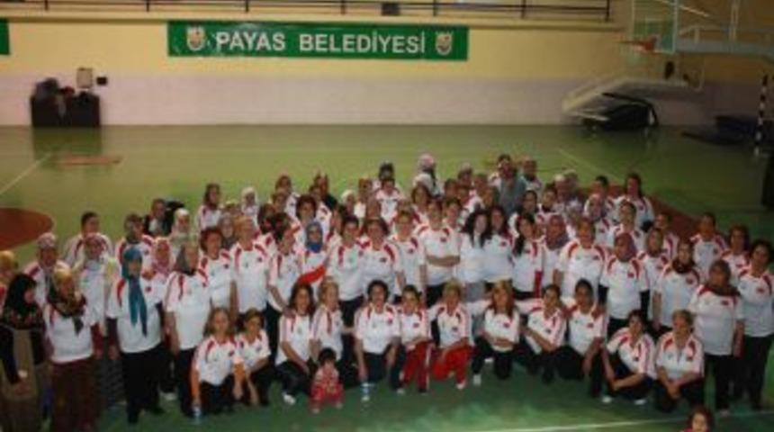 Payaslı bayanlar spor tesislerinde form tutuyor