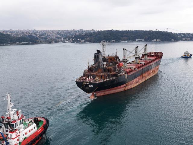 İstanbul Boğazı'nda trafik askıya alındı