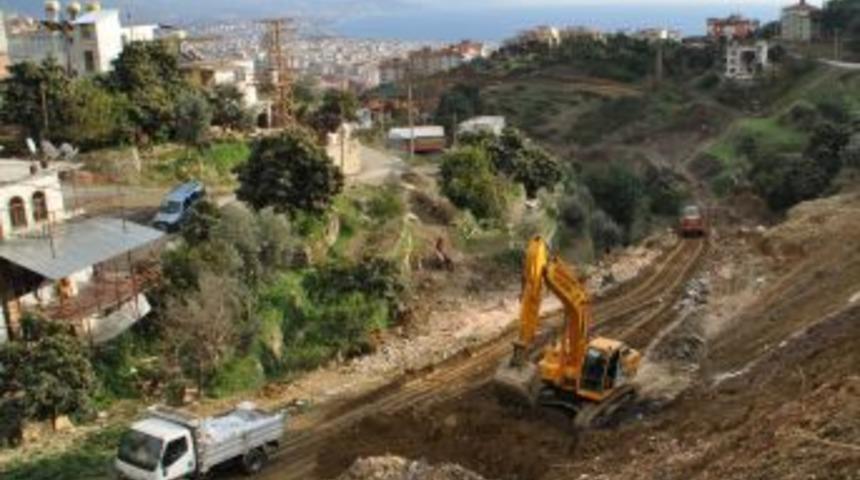 Alanya Belediyesi, 60 şantiyeyle alt ve &uuml;st yapı &ccedil;alışmalarını artırıyor