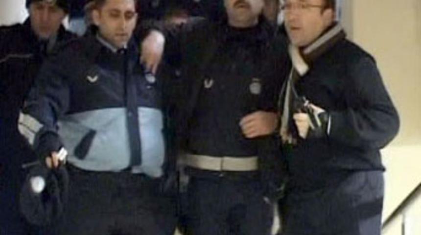 Zabıtaya sopalı- tabancalı saldırı