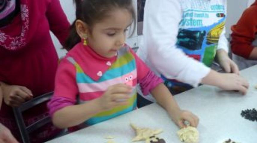 Minikler pasta yapmayı &ouml;ğrendi