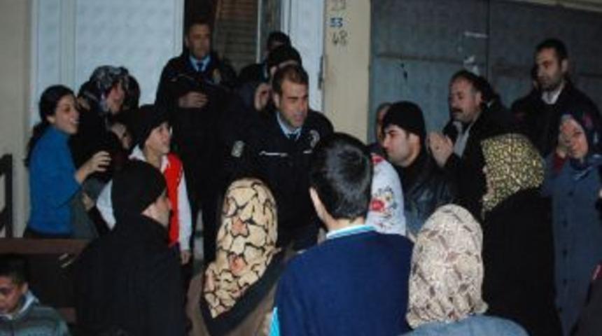 Anne ve 4 &ccedil;ocuğu sobadan sızan gazdan zehirlendi