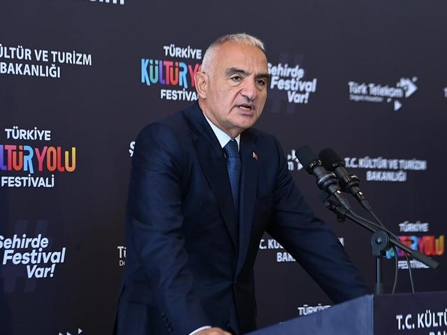 Antalya'da K&uuml;lt&uuml;r Yolu heyecanı başladı! Bakan Ersoy 440'tan fazla etkinliğin a&ccedil;ılışını yaptı