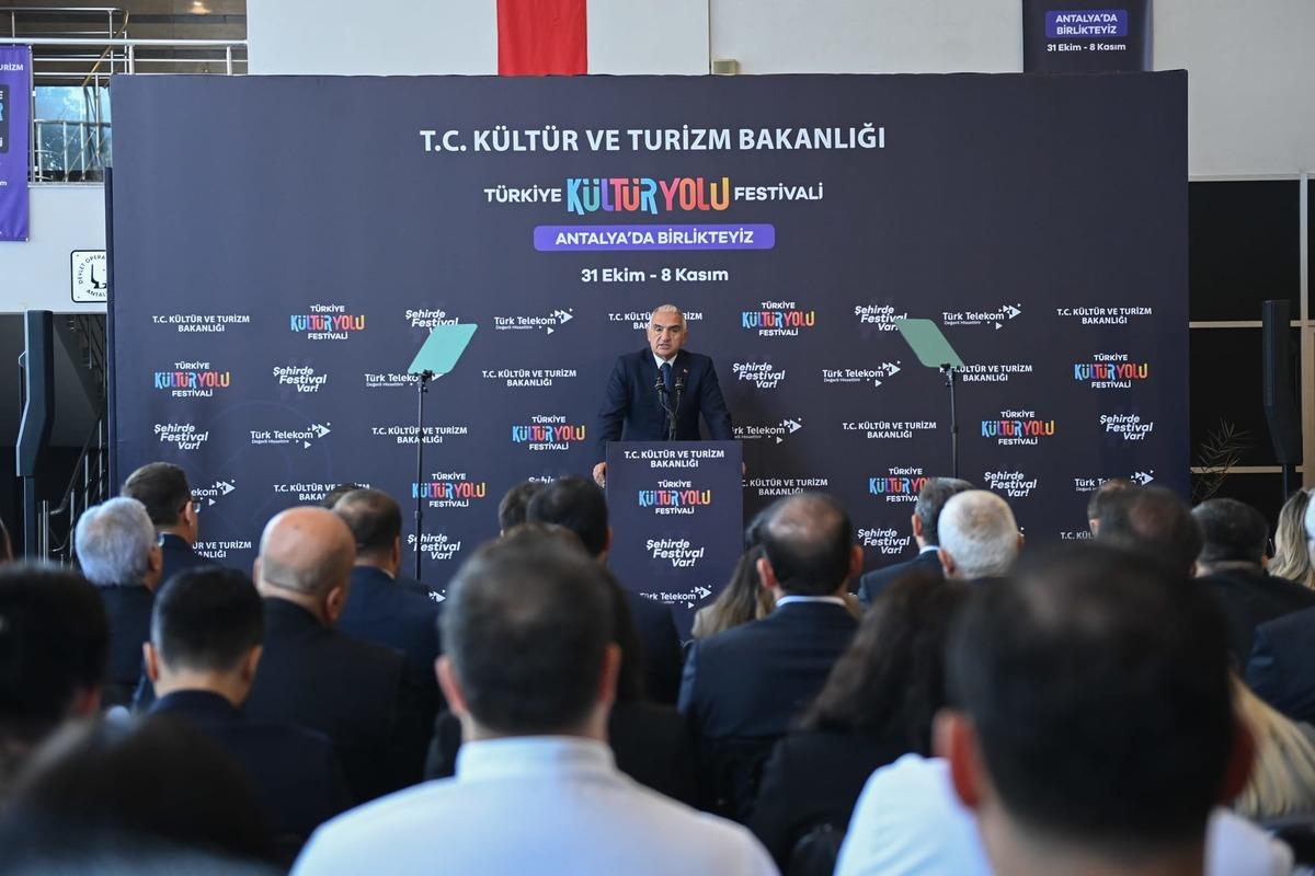 Antalya da K&uuml;lt&uuml;r Yolu heyecanı başladı! Bakan Ersoy 440 tan fazla etkinliğin a&ccedil;ılışını yaptı 6
