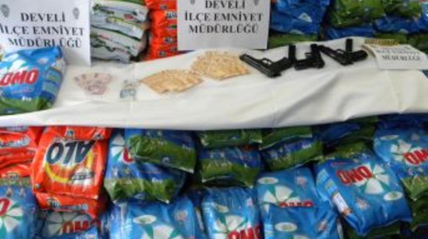 Develi polisinden ka&ccedil;ak deterjan ve sahte para operasyonu