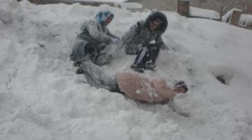 Erzurum'da 529 k&ouml;y yolu kapalı