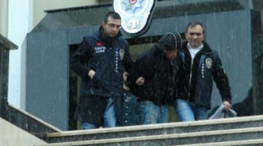 Belediyenin bozuk paralarını &ccedil;alan şahıs yakalandı